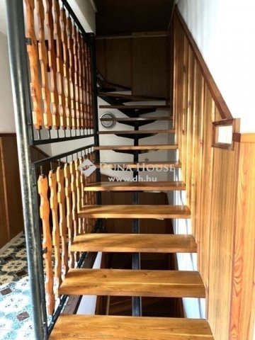 Eladó családi ház, Esztergomban 85 M Ft, 5 szobás