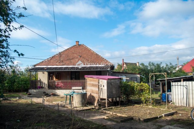 Eladó családi ház, Csörögön 44.5 M Ft, 3 szobás