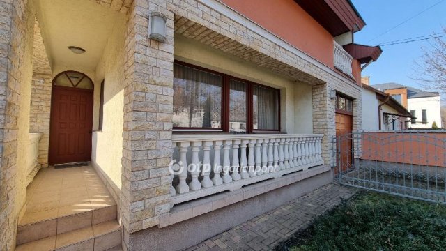 Eladó családi ház, Hajdúszoboszlón 128 M Ft, 3+2 szobás