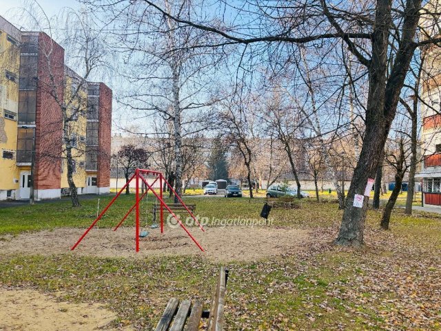 Eladó panellakás, Kisvárdán 23.9 M Ft, 2 szobás