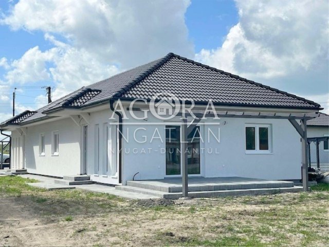 Eladó családi ház, Balatonkeresztúron 69.9 M Ft, 3 szobás