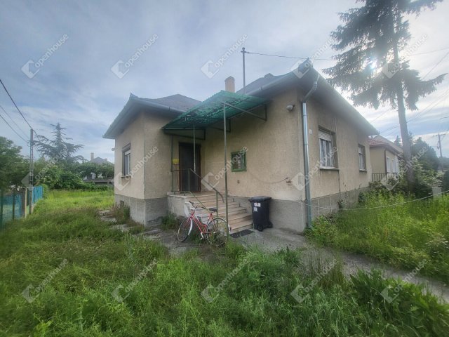 Eladó családi ház, Süttőn 29.9 M Ft, 2 szobás