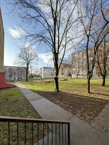 Eladó panellakás, Pécsett 38.9 M Ft, 3 szobás