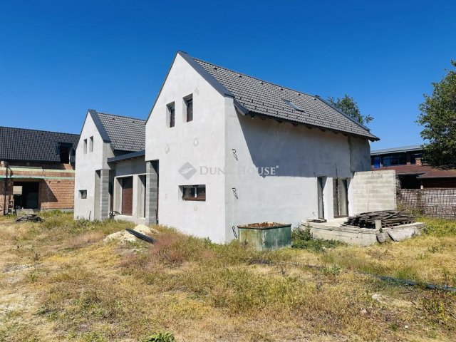 Eladó ikerház, Keszthelyen 98 M Ft, 4 szobás