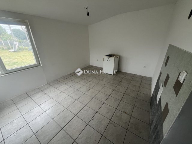 Eladó családi ház, Pilisen 25 M Ft, 2 szobás
