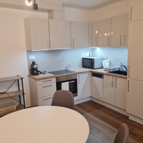 Kiadó téglalakás, albérlet, Komáromban 300 E Ft / hó, 2 szobás