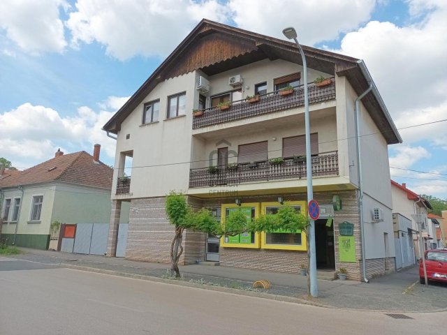 Eladó családi ház, Zalaegerszegen 128 M Ft, 8 szobás