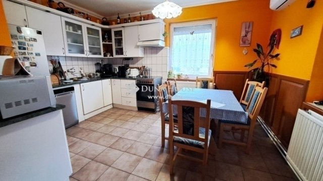 Eladó családi ház, Mendén 65.9 M Ft, 2 szobás