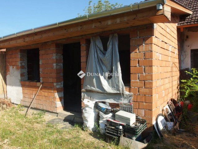 Eladó családi ház, Kiskunfélegyházán 8 M Ft, 2 szobás