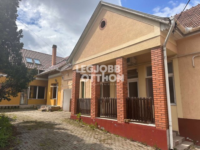 Eladó hotel, Cegléden 220 M Ft, 10 szobás / költözzbe.hu