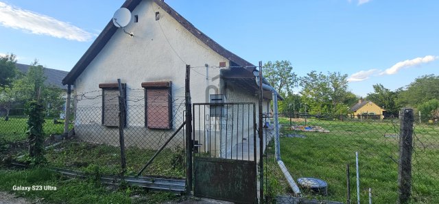 Eladó családi ház, Mezőkomáromban 8.99 M Ft, 2 szobás