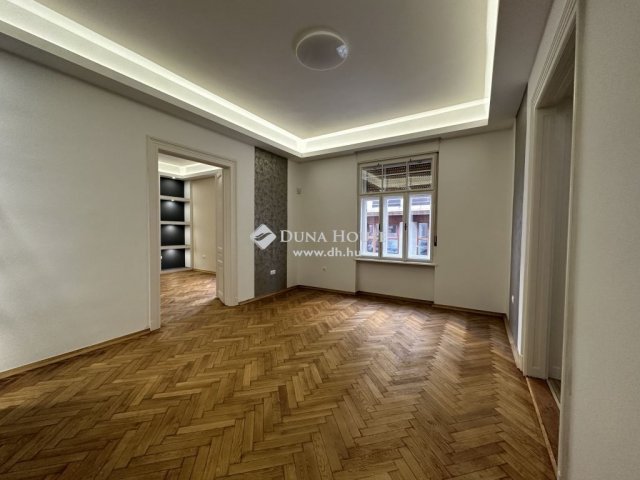 Kiadó téglalakás, albérlet, Pécsett 300 E Ft / hó, 3 szobás