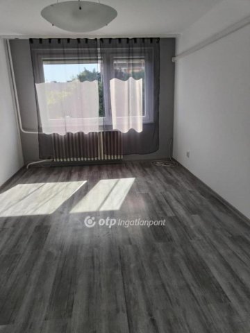 Eladó panellakás, Budapesten, III. kerületben 66.5 M Ft