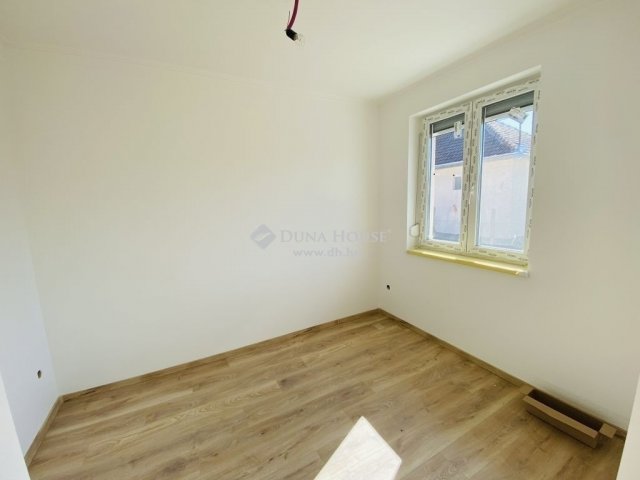Eladó ikerház, Monorierdőn 53.9 M Ft, 4 szobás