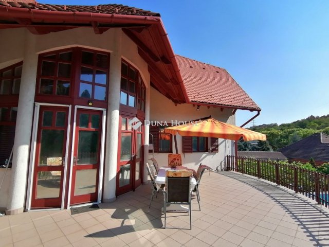 Eladó családi ház, Dunaújvárosban 128.5 M Ft, 7 szobás