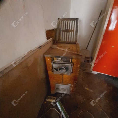 Eladó családi ház, Tiszakürtön 8 M Ft, 1 szobás