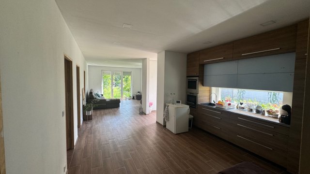 Kiadó családi ház, albérlet, Székesfehérvárott 300 E Ft / hó