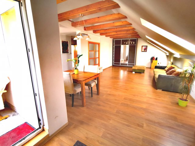 Eladó téglalakás, Esztergomban 67.5 M Ft, 5 szobás