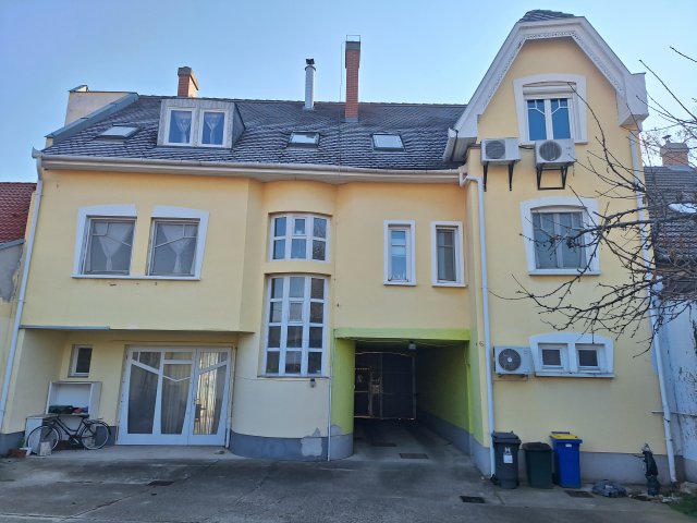 Eladó téglalakás, Kecskeméten 69.9 M Ft, 4 szobás