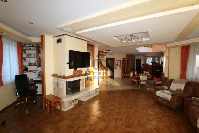 Eladó családi ház, Kistarcsán 329 M Ft, 6 szobás