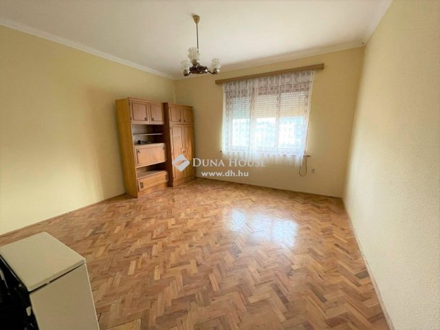 Eladó családi ház, Kecskeméten 26 M Ft, 3 szobás