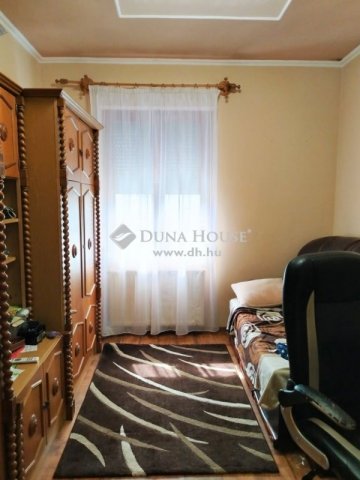 Eladó családi ház, Debrecenben 90 M Ft, 5 szobás