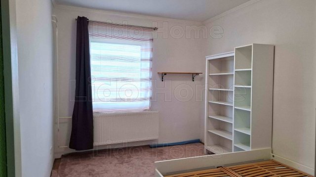 Eladó családi ház, Ádándon 59 M Ft, 11 szobás