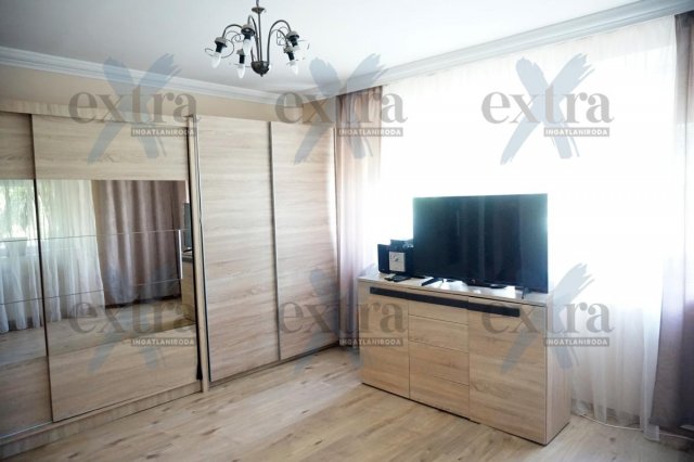 Eladó téglalakás, Szegeden 72 M Ft, 3+1 szobás