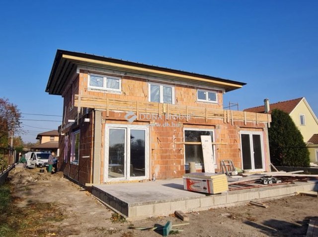 Eladó családi ház, Gödön 199.9 M Ft, 5 szobás
