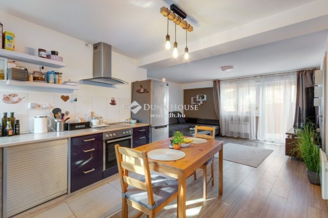Eladó családi ház, Budapesten, III. kerületben 89 M Ft, 3 szobás