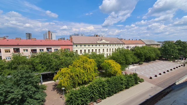 Eladó téglalakás, Szolnokon 44.9 M Ft, 3 szobás