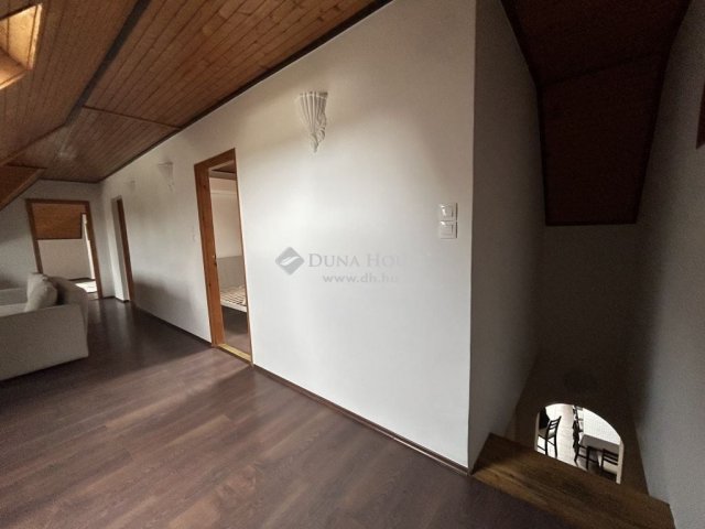 Eladó családi ház, Kecskeméten 300 M Ft, 19 szobás