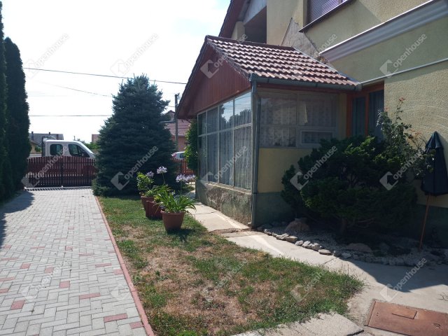 Eladó családi ház, Dombóváron 46.5 M Ft, 6 szobás