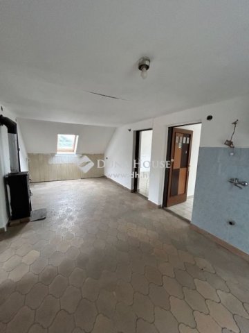 Eladó családi ház, Szigetszentmiklóson 85 M Ft, 9 szobás