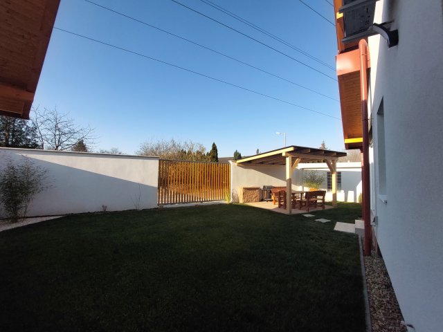 Eladó ikerház, Szigetszentmiklóson 79.6 M Ft, 6 szobás