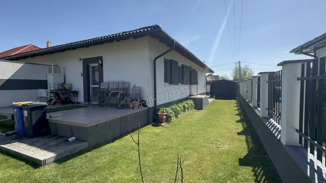 Eladó ikerház, Szigetszentmártonban 81.5 M Ft, 3 szobás