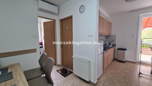 Kiadó téglalakás, albérlet, Pécsett 65 E Ft / hó, 3 szobás