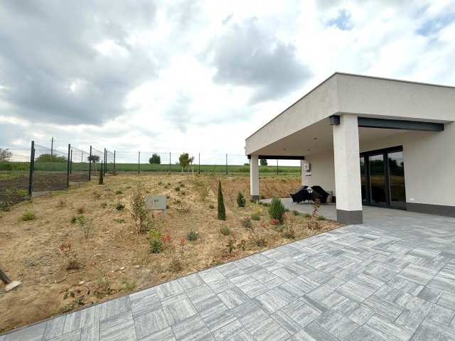 Eladó családi ház, Pécsett 124.9 M Ft, 4 szobás