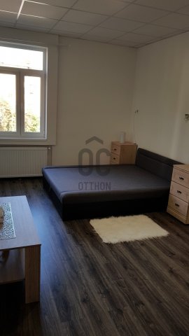 Eladó téglalakás, Budapesten, VI. kerületben 150 M Ft, 6 szobás