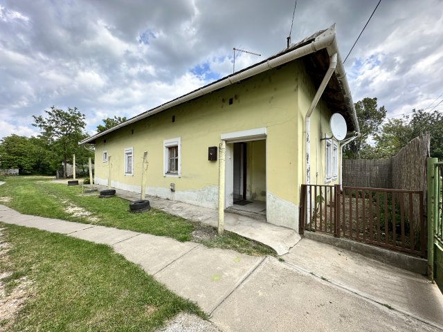 Eladó családi ház, Kisújszálláson 8.99 M Ft, 3 szobás