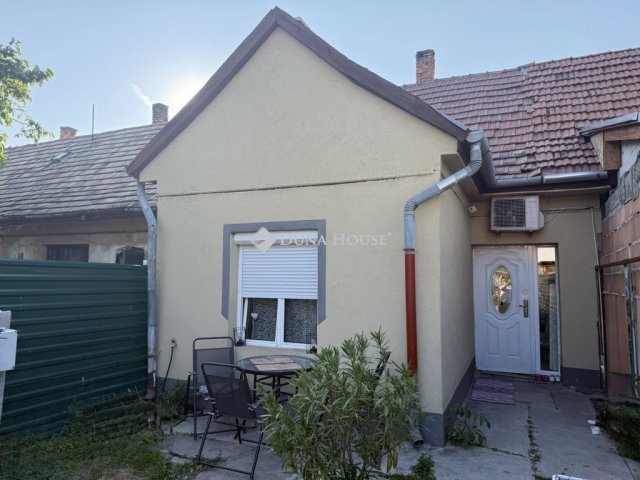 Eladó családi ház, Bicskén 27 M Ft, 2 szobás