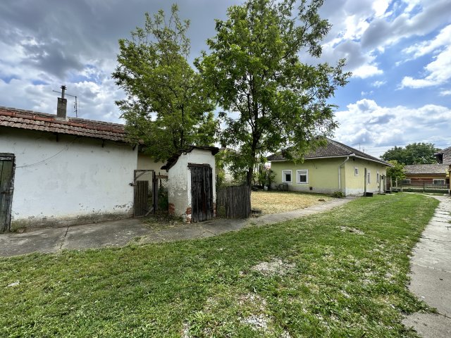 Eladó családi ház, Kisújszálláson 8.99 M Ft, 3 szobás