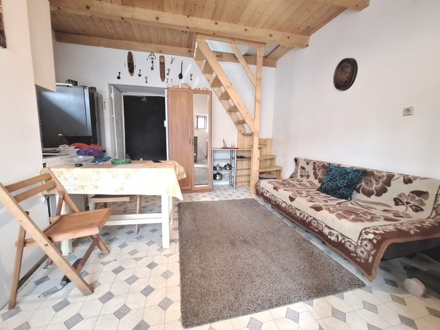 Eladó családi ház, Kesztölcön 22 M Ft, 2 szobás