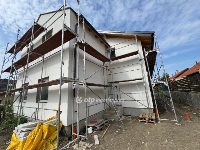 Eladó családi ház, Szigetszentmártonban 65.9 M Ft, 4 szobás