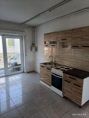 Eladó családi ház, Pécsett 84 M Ft, 3+1 szobás