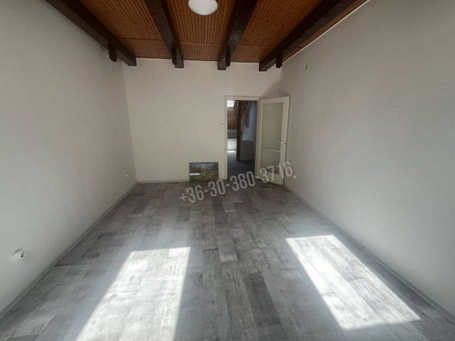Eladó téglalakás, Dunaújvárosban 34.9 M Ft, 3 szobás