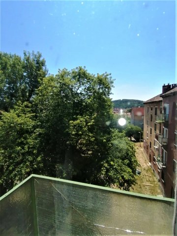 Eladó téglalakás, Komlón, Vörösmarty Mihály utcában 8.4 M Ft