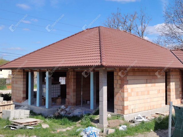 Eladó családi ház, Velencén 99.9 M Ft, 4 szobás