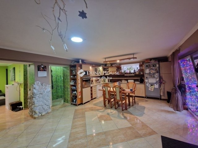 Eladó családi ház, Tárnokon 109.901 M Ft, 6 szobás