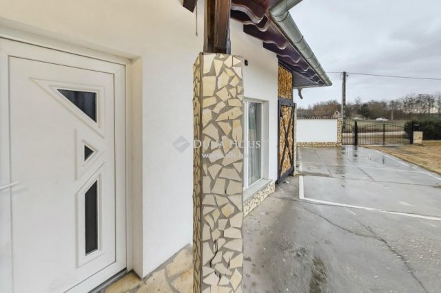 Eladó családi ház, Kecskeméten 129.8 M Ft, 5 szobás